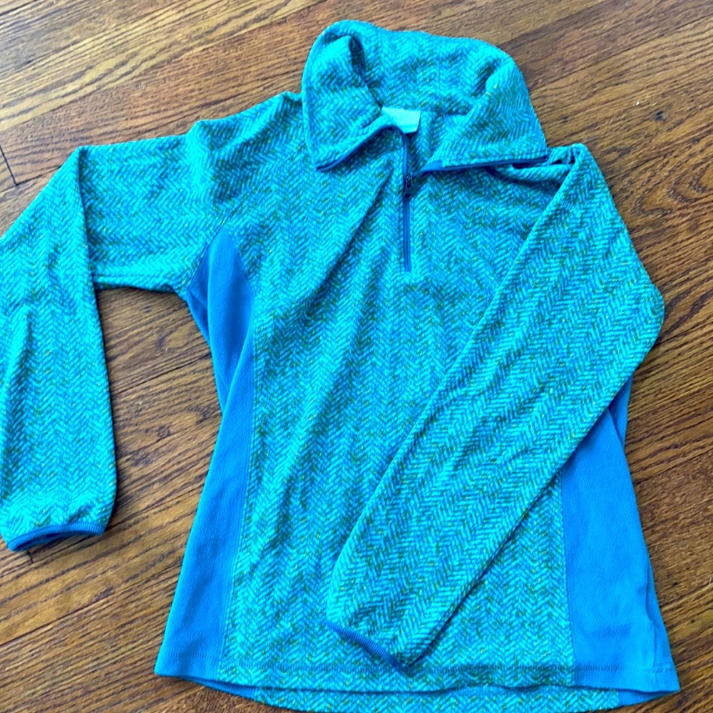 Medium Columbia Fleece w/ green and yellow speckled design. Super cozy for fall!